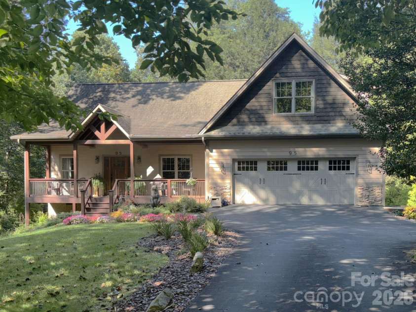 95 Creeks Edge Drive, Hendersonville, NC 28739.  MLS# CAR4369844, YatesRealty ID 25443. 