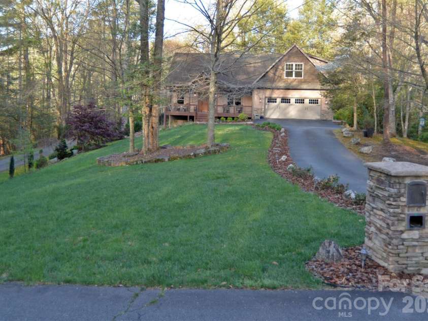 95 Creeks Edge Drive, Hendersonville, NC 28739.  MLS# CAR4369844, YatesRealty ID 25443. 