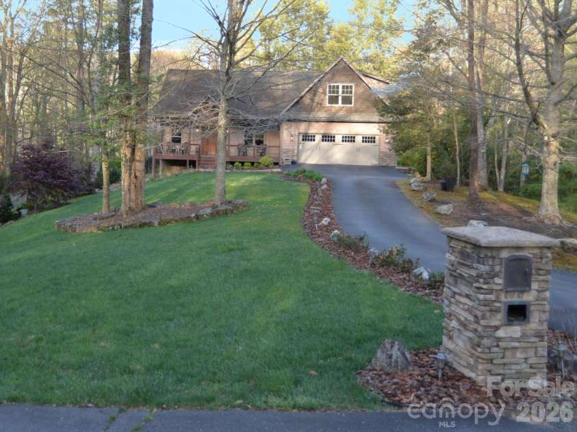95 Creeks Edge Drive, Hendersonville, NC 28739.  MLS# CAR4369844, YatesRealty ID 25443. 