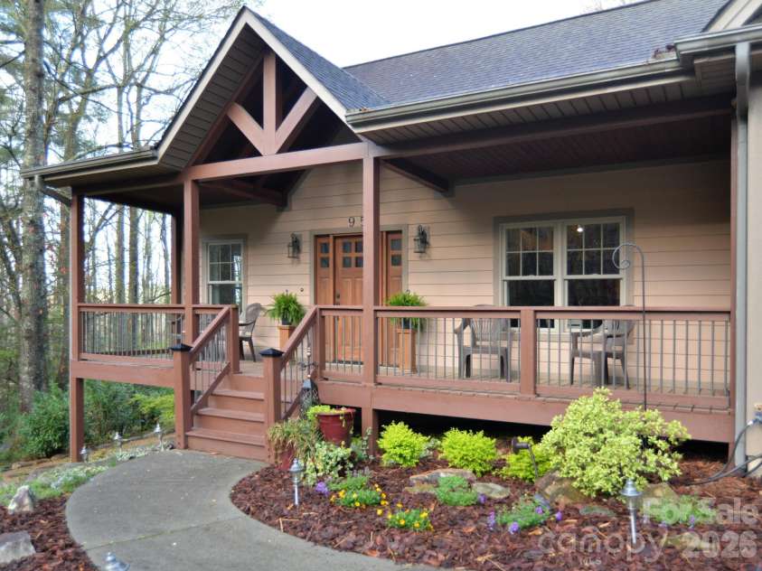 95 Creeks Edge Drive, Hendersonville, NC 28739.  MLS# CAR4369844, YatesRealty ID 25443. 