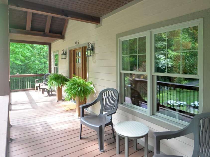 95 Creeks Edge Drive, Hendersonville, NC 28739.  MLS# CAR4369844, YatesRealty ID 25443. 