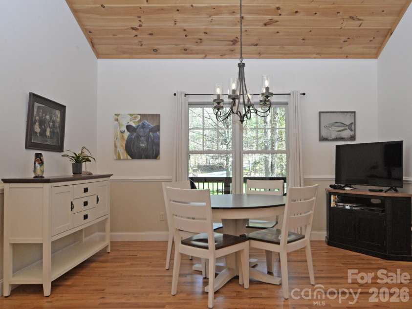 95 Creeks Edge Drive, Hendersonville, NC 28739.  MLS# CAR4369844, YatesRealty ID 25443. 