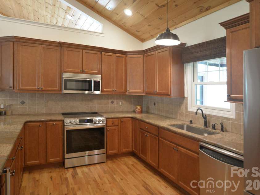 95 Creeks Edge Drive, Hendersonville, NC 28739.  MLS# CAR4369844, YatesRealty ID 25443. 