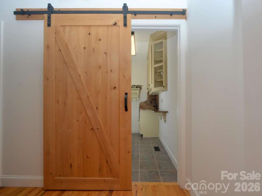 95 Creeks Edge Drive, Hendersonville, NC 28739.  MLS# CAR4369844, YatesRealty ID 25443. 