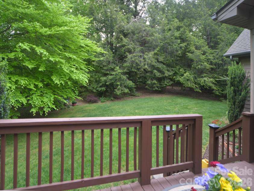 95 Creeks Edge Drive, Hendersonville, NC 28739.  MLS# CAR4369844, YatesRealty ID 25443. 