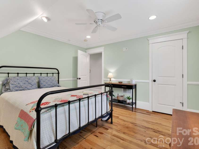 2243 Whiterock Court, Sherrills Ford, NC 28673.  MLS# CAR4381207, YatesRealty ID 25444. Upper Seconday / King Bed / Bedroom 4
