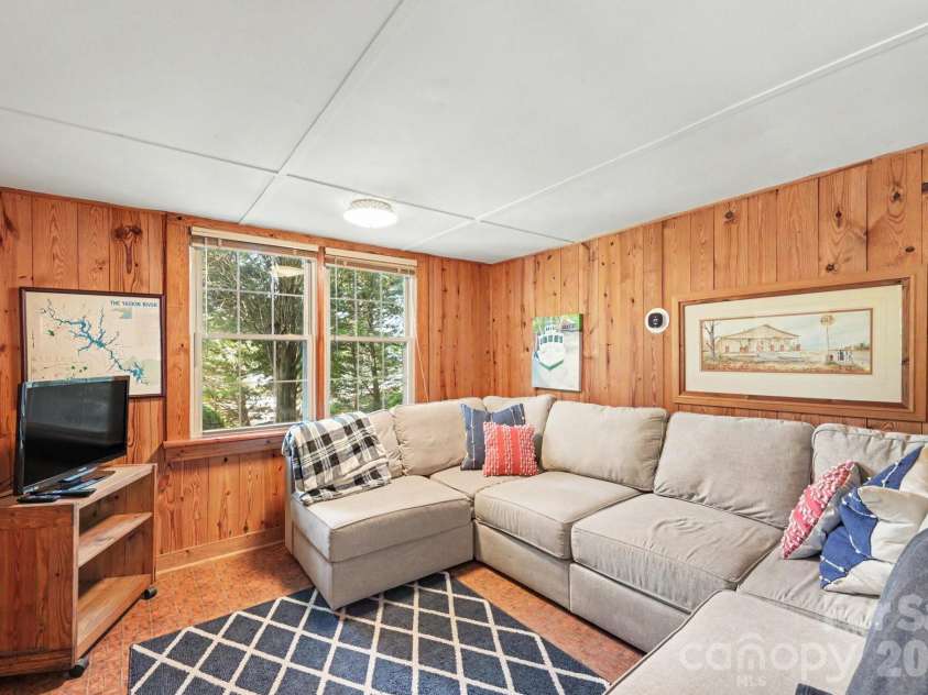 1589 Warf Road, Lexington, NC 27292.  MLS# CAR4384285, YatesRealty ID 25445. 