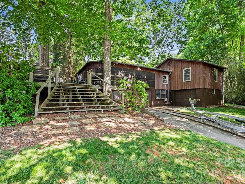 1589 Warf Road, Lexington, NC 27292.  MLS# CAR4384285, YatesRealty ID 25445. 