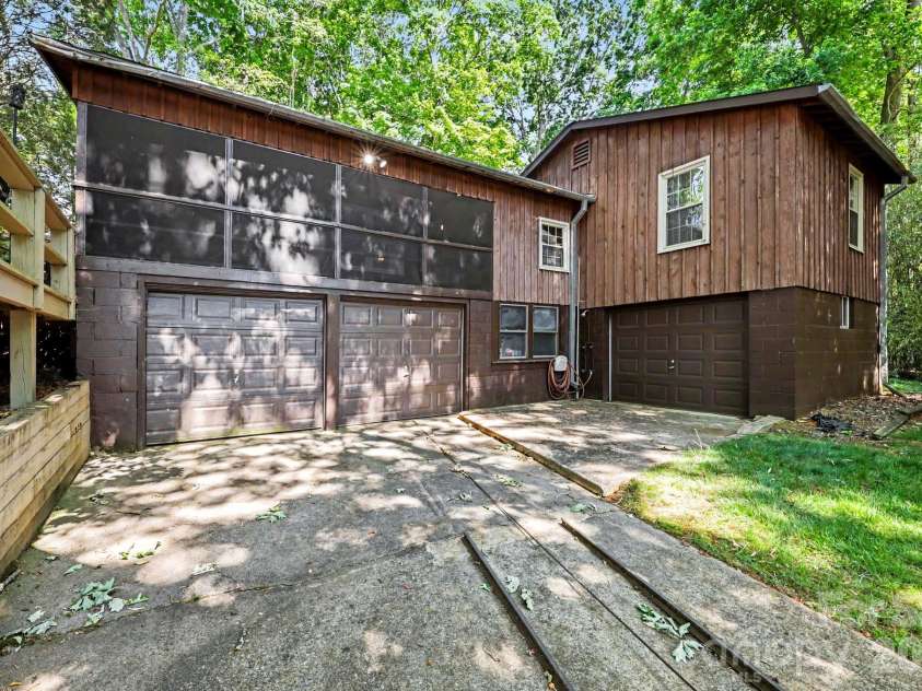 1589 Warf Road, Lexington, NC 27292.  MLS# CAR4384285, YatesRealty ID 25445. 