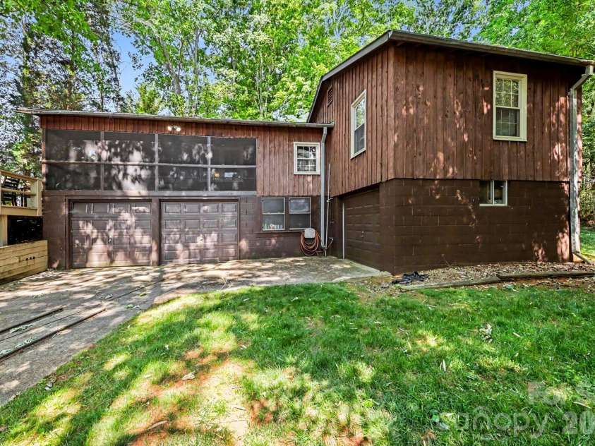 1589 Warf Road, Lexington, NC 27292.  MLS# CAR4384285, YatesRealty ID 25445. 