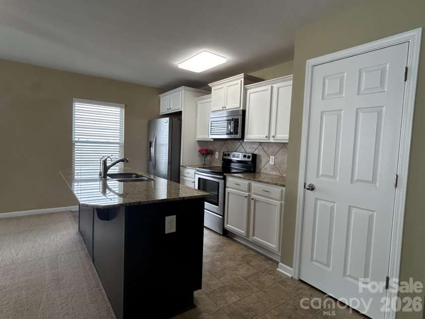 272 Abigail Court, Rock Hill, SC 29730.  MLS# CAR4367439, YatesRealty ID 25447. Kitchen Island