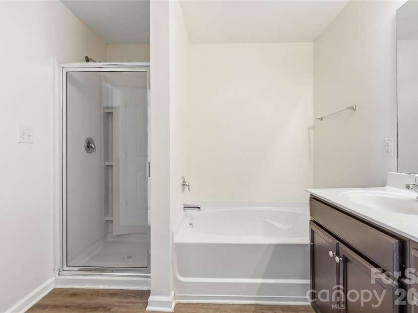4148 Long Arrow Drive, Concord, NC 28025.  MLS# CAR4384354, YatesRealty ID 25448. Separate Tub and Shower