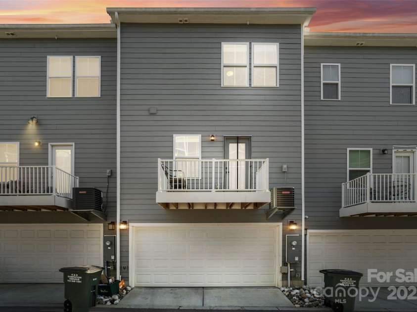 1217 Ashbury Street, Charlotte, NC 28216.  MLS# CAR4278913, YatesRealty ID 25449. 
