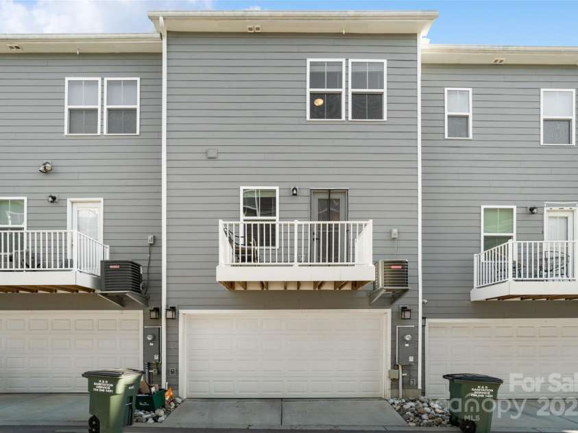 1217 Ashbury Street, Charlotte, NC 28216.  MLS# CAR4278913, YatesRealty ID 25449. 