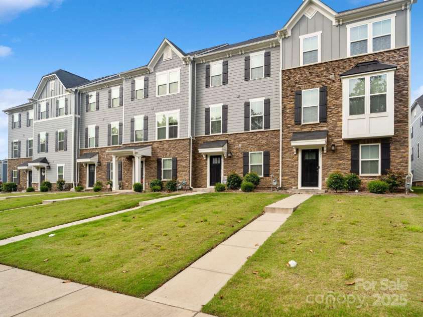 1217 Ashbury Street, Charlotte, NC 28216.  MLS# CAR4278913, YatesRealty ID 25449. 