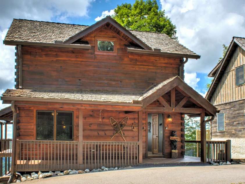 181 Scenic Wolf Drive, Mars Hill, NC 28754.  MLS# CAR4380057, YatesRealty ID 25449. Front of home