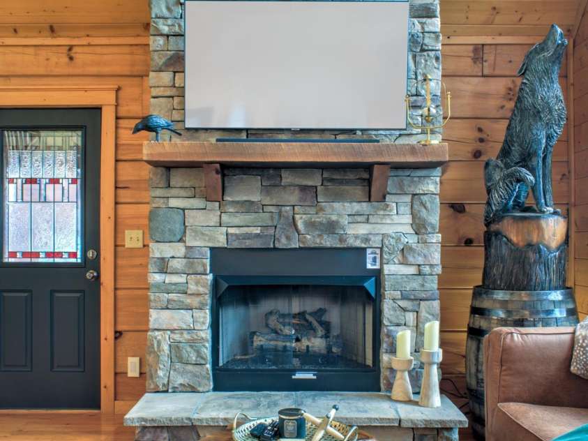 181 Scenic Wolf Drive, Mars Hill, NC 28754.  MLS# CAR4380057, YatesRealty ID 25449. Gas fireplace