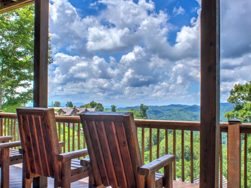 181 Scenic Wolf Drive, Mars Hill, NC 28754.  MLS# CAR4380057, YatesRealty ID 25449. Lower Deck