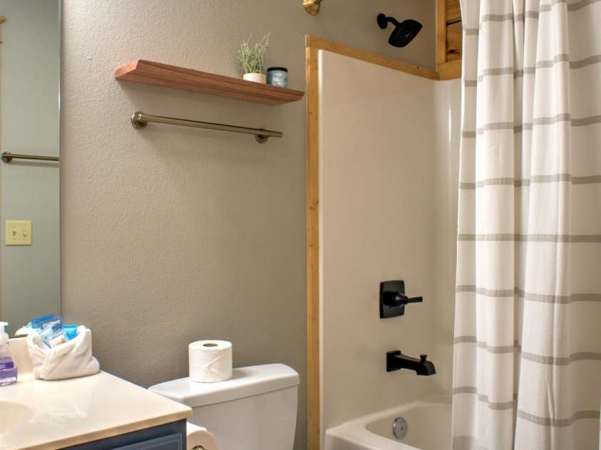 181 Scenic Wolf Drive, Mars Hill, NC 28754.  MLS# CAR4380057, YatesRealty ID 25449. Powder Room