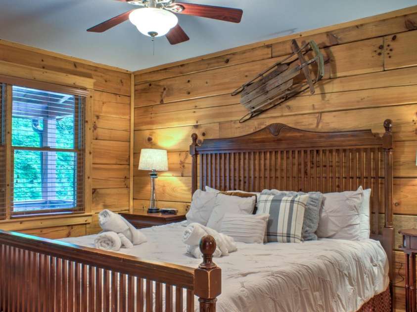 181 Scenic Wolf Drive, Mars Hill, NC 28754.  MLS# CAR4380057, YatesRealty ID 25449. Primary Bedroom