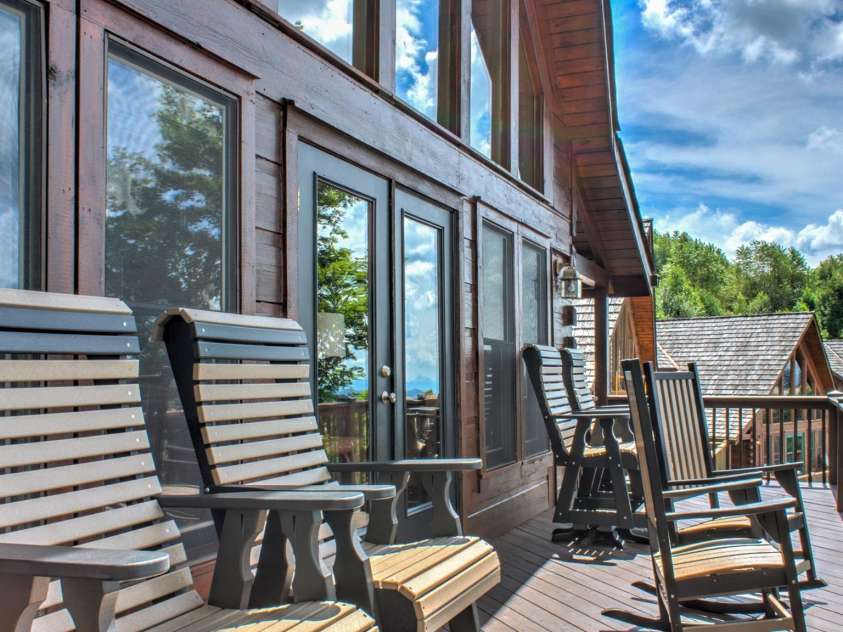 181 Scenic Wolf Drive, Mars Hill, NC 28754.  MLS# CAR4380057, YatesRealty ID 25449. Upper Deck