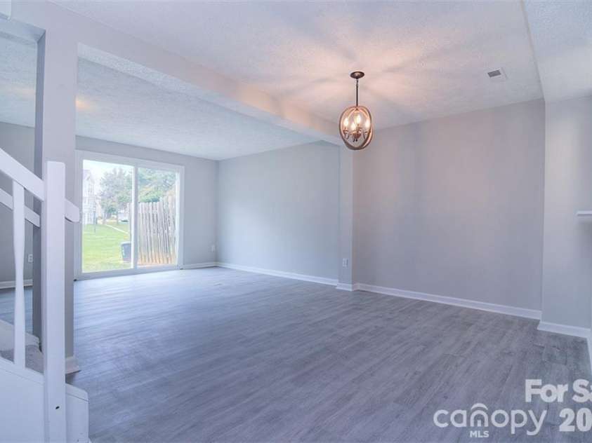 9632 Vinca Circle, Charlotte, NC 28213.  MLS# CAR4360960, YatesRealty ID 25450. Dining Area