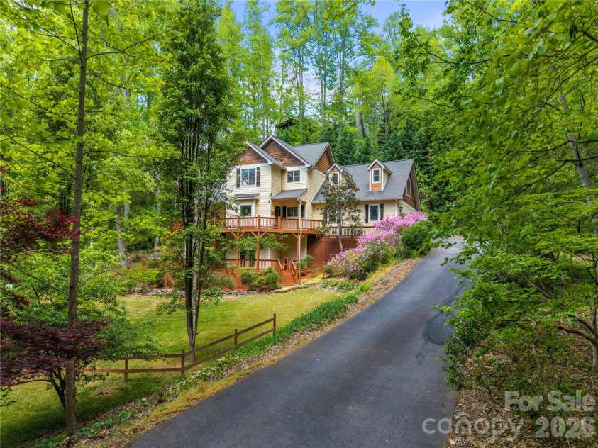 128 Churchill Downs Drive, Fairview, NC 28730.  MLS# CAR4373118, YatesRealty ID 25451. 