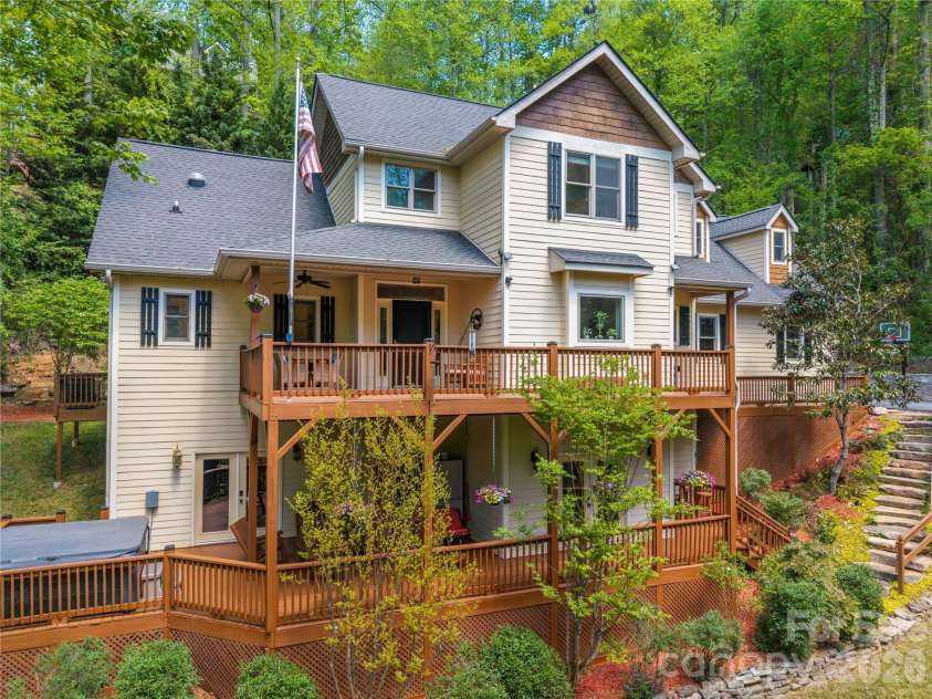 128 Churchill Downs Drive, Fairview, NC 28730.  MLS# CAR4373118, YatesRealty ID 25451. 