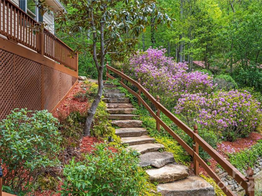128 Churchill Downs Drive, Fairview, NC 28730.  MLS# CAR4373118, YatesRealty ID 25451. 