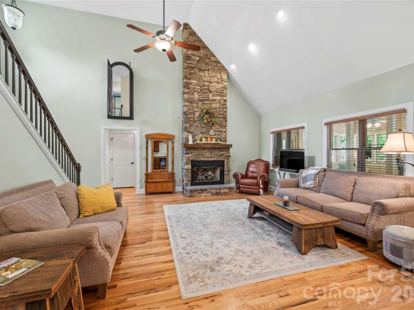 128 Churchill Downs Drive, Fairview, NC 28730.  MLS# CAR4373118, YatesRealty ID 25451. 