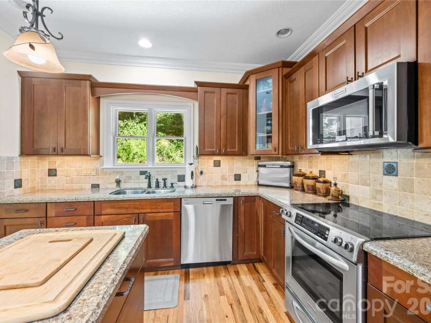 128 Churchill Downs Drive, Fairview, NC 28730.  MLS# CAR4373118, YatesRealty ID 25451. 