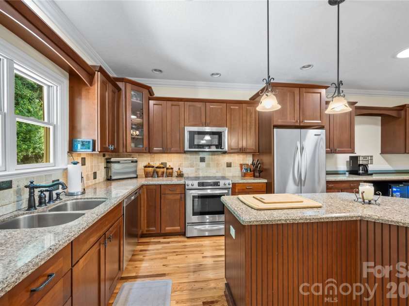 128 Churchill Downs Drive, Fairview, NC 28730.  MLS# CAR4373118, YatesRealty ID 25451. 
