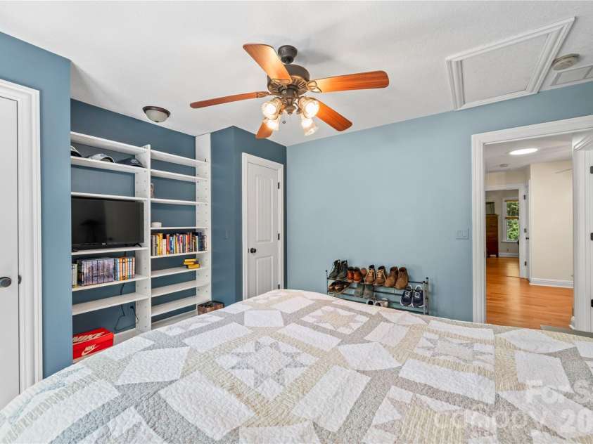 128 Churchill Downs Drive, Fairview, NC 28730.  MLS# CAR4373118, YatesRealty ID 25451. 