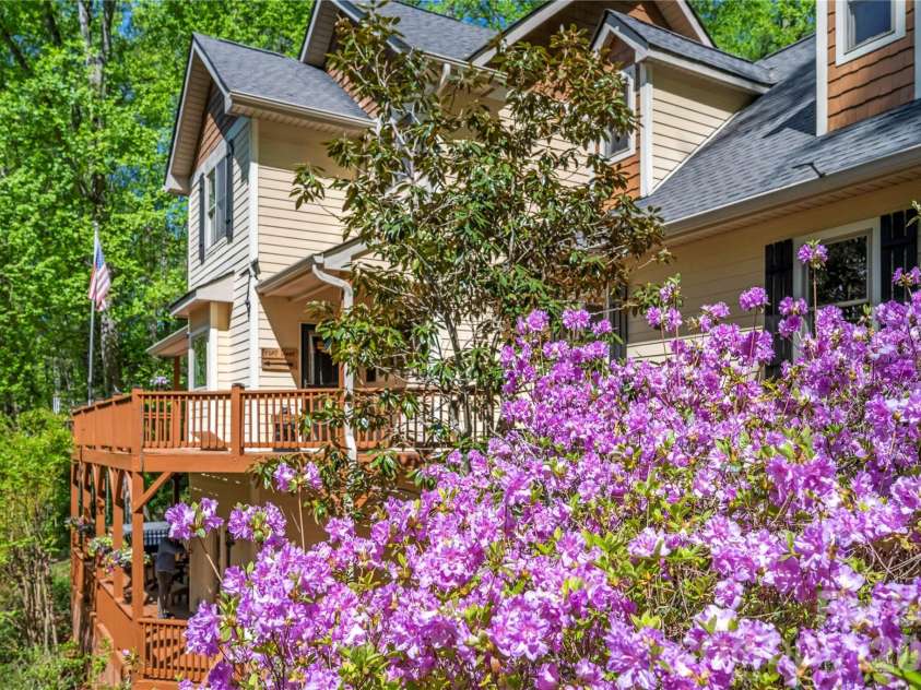 128 Churchill Downs Drive, Fairview, NC 28730.  MLS# CAR4373118, YatesRealty ID 25451. 