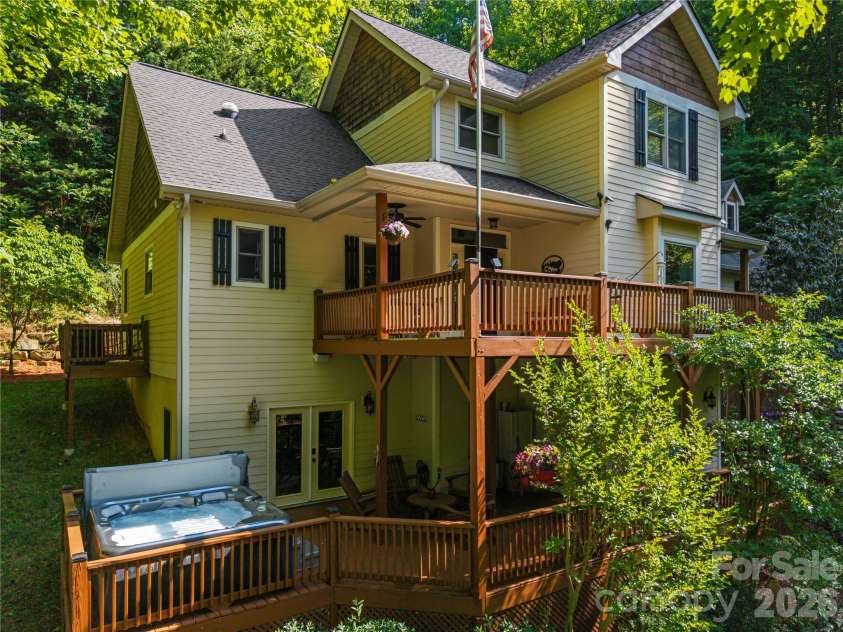 128 Churchill Downs Drive, Fairview, NC 28730.  MLS# CAR4373118, YatesRealty ID 25451. 