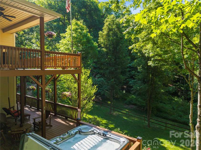 128 Churchill Downs Drive, Fairview, NC 28730.  MLS# CAR4373118, YatesRealty ID 25451. 
