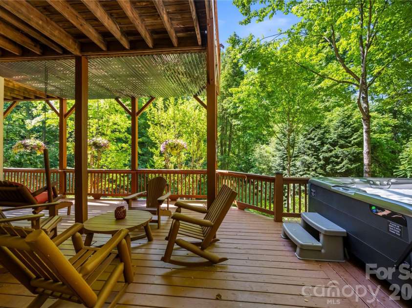 128 Churchill Downs Drive, Fairview, NC 28730.  MLS# CAR4373118, YatesRealty ID 25451. 