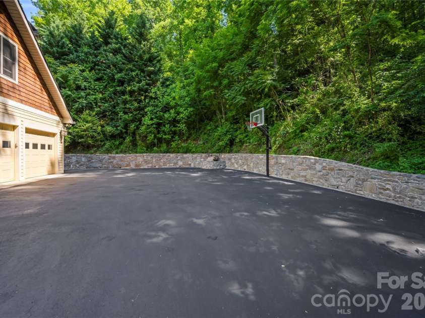 128 Churchill Downs Drive, Fairview, NC 28730.  MLS# CAR4373118, YatesRealty ID 25451. 
