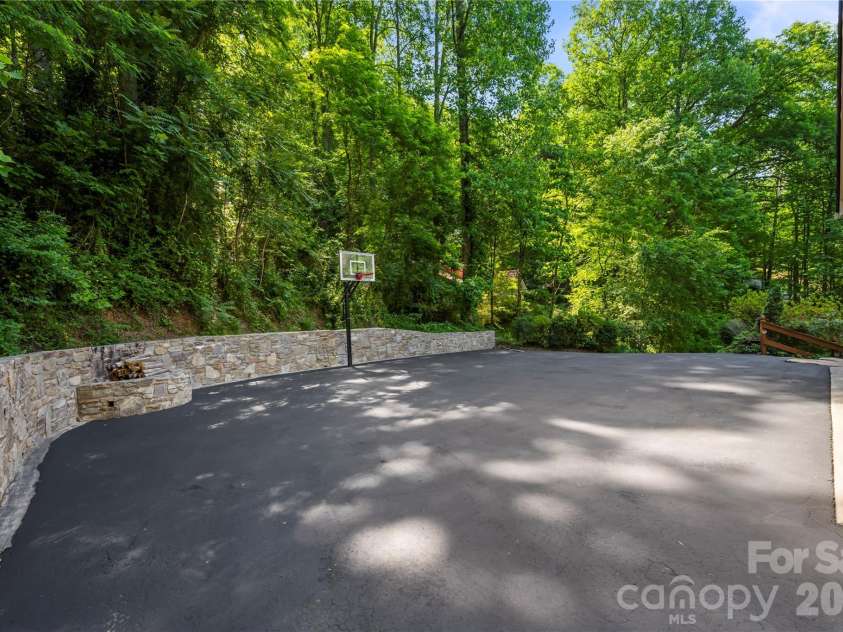 128 Churchill Downs Drive, Fairview, NC 28730.  MLS# CAR4373118, YatesRealty ID 25451. 