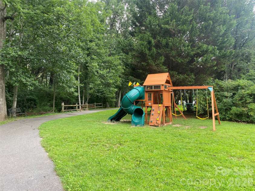 128 Churchill Downs Drive, Fairview, NC 28730.  MLS# CAR4373118, YatesRealty ID 25451. 