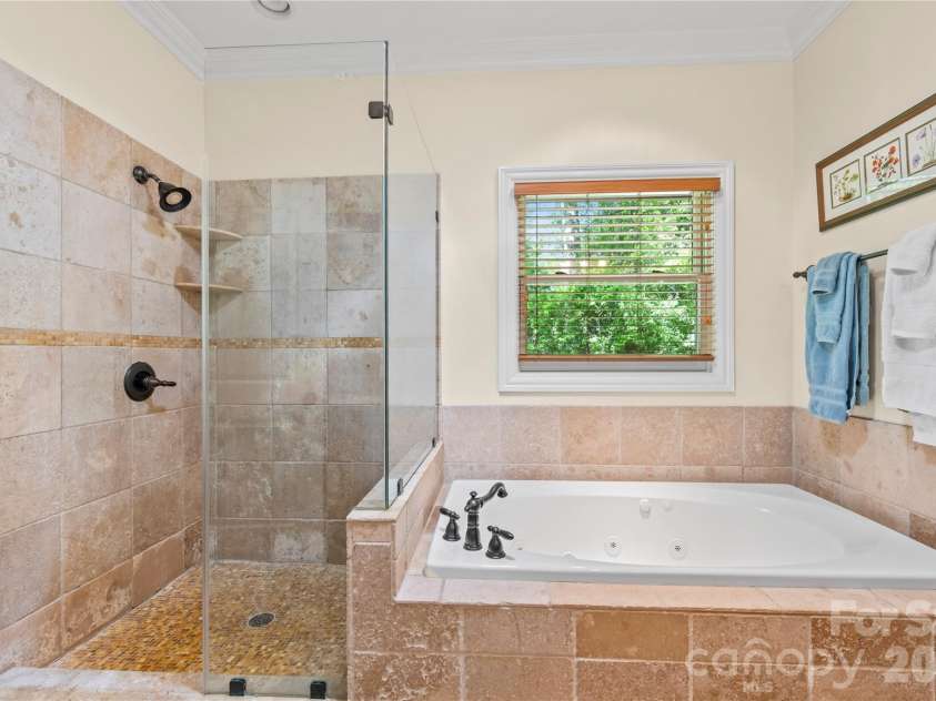 128 Churchill Downs Drive, Fairview, NC 28730.  MLS# CAR4373118, YatesRealty ID 25451. Primary Bathroom