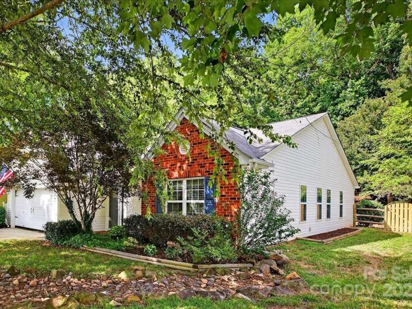 73 Ashton Bluff Circle, Mount Holly, NC 28120.  MLS# CAR4280326, YatesRealty ID 25451. 