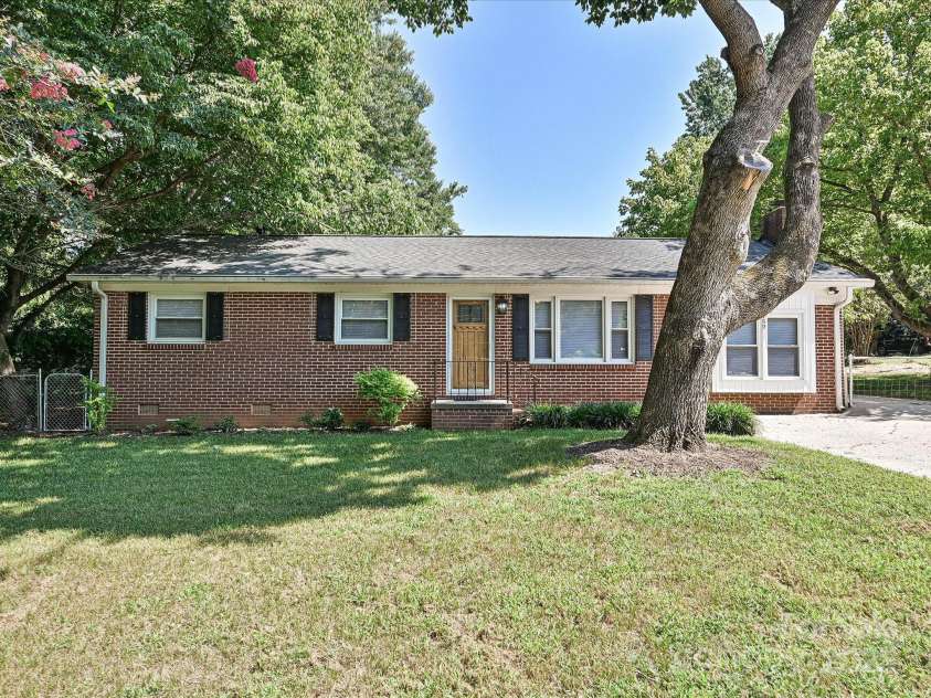 159 Valleydale Drive, Gastonia, NC 28056.  MLS# CAR4277434, YatesRealty ID 25452. 