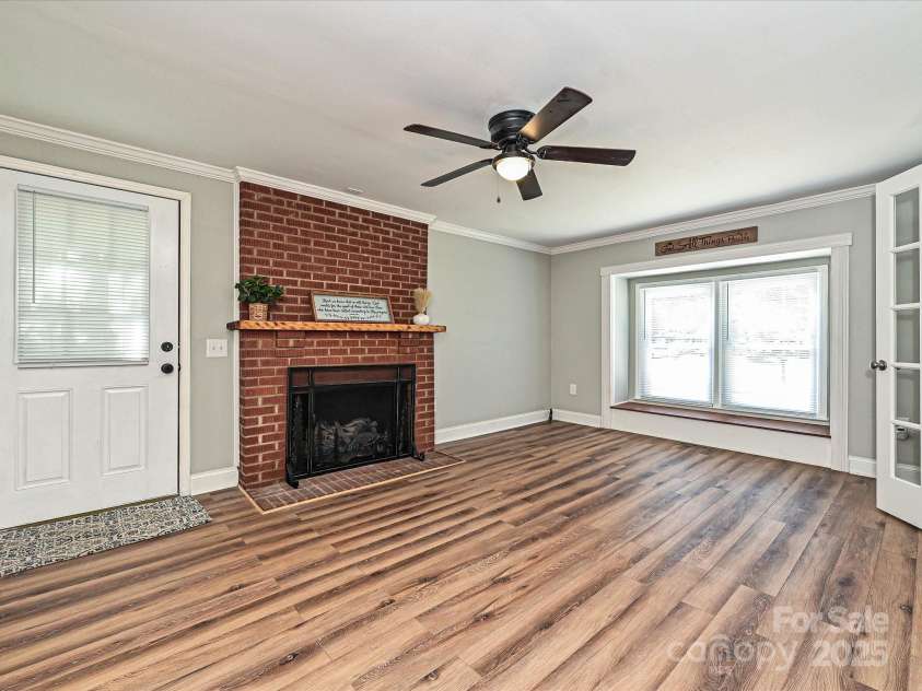 159 Valleydale Drive, Gastonia, NC 28056.  MLS# CAR4277434, YatesRealty ID 25452. 