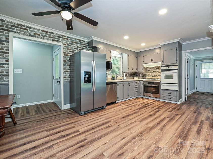 159 Valleydale Drive, Gastonia, NC 28056.  MLS# CAR4277434, YatesRealty ID 25452. 