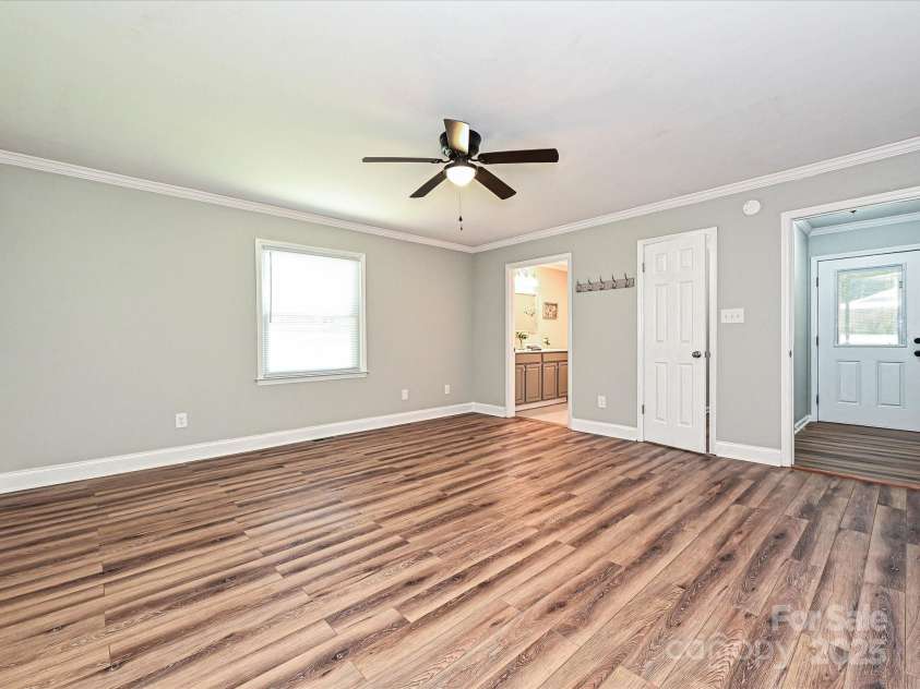 159 Valleydale Drive, Gastonia, NC 28056.  MLS# CAR4277434, YatesRealty ID 25452. 