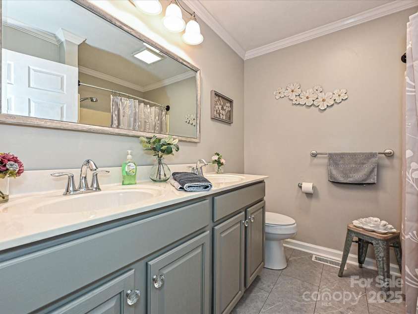 159 Valleydale Drive, Gastonia, NC 28056.  MLS# CAR4277434, YatesRealty ID 25452. 