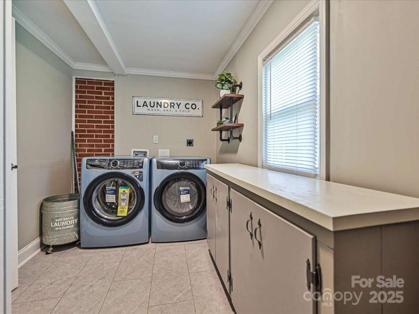 159 Valleydale Drive, Gastonia, NC 28056.  MLS# CAR4277434, YatesRealty ID 25452. 