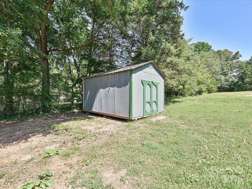 159 Valleydale Drive, Gastonia, NC 28056.  MLS# CAR4277434, YatesRealty ID 25452. 