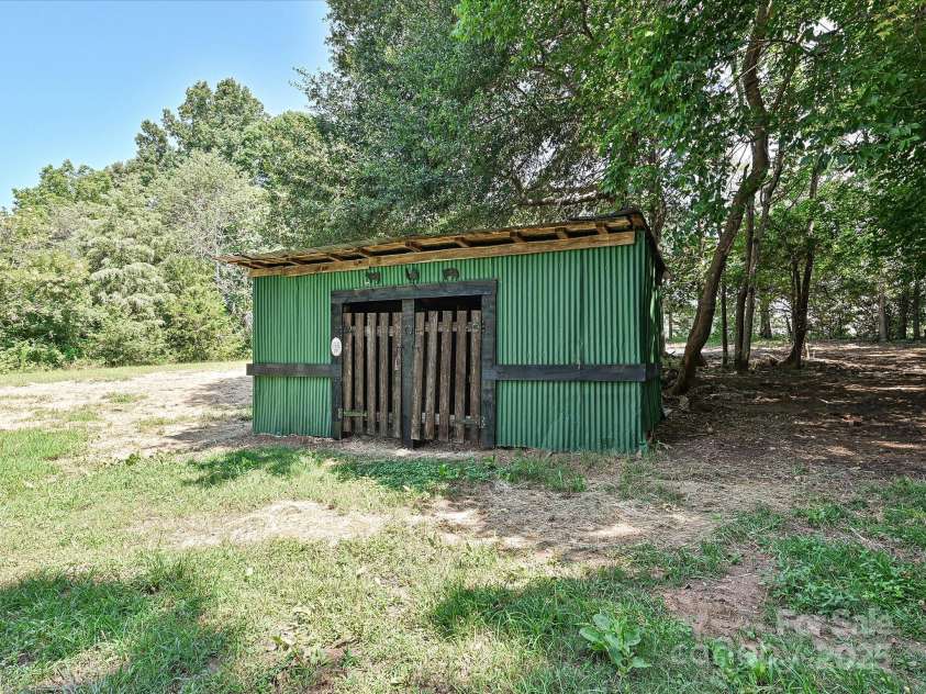 159 Valleydale Drive, Gastonia, NC 28056.  MLS# CAR4277434, YatesRealty ID 25452. 